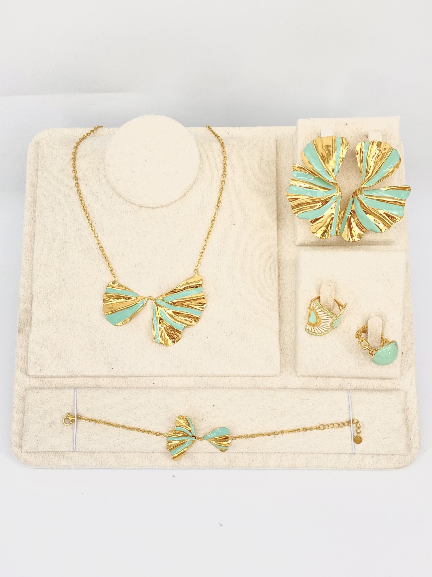 PARURE369-1